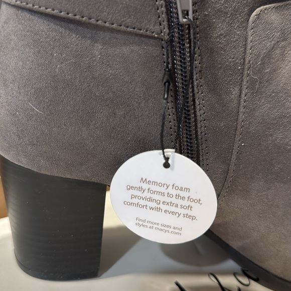 NWT size 11M boots. - Picture 4 of 9